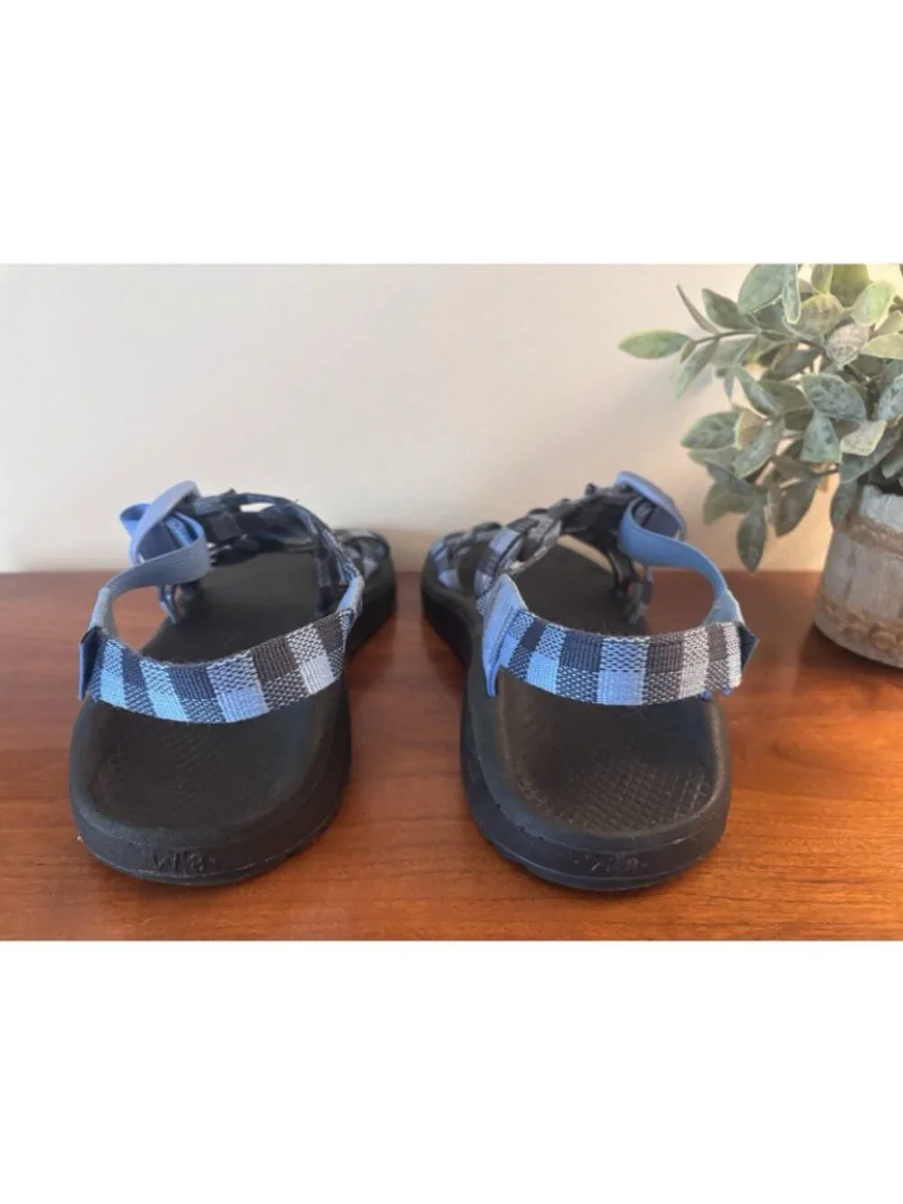 Chaco Cloud Womens Size 8 Blue Plaid Sandals Strappy